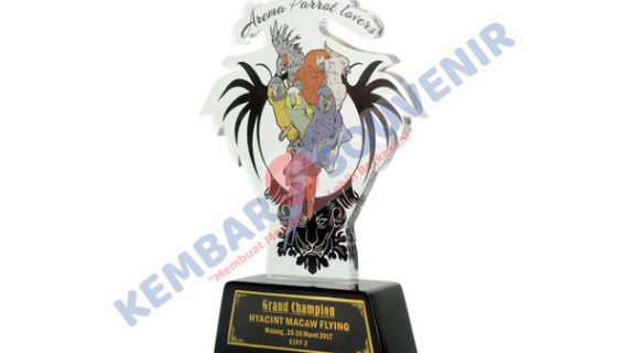 Model Piala Akrilik DPRD Kabupaten Tambrauw