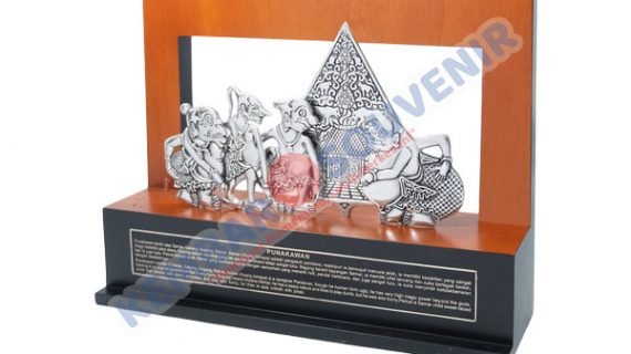 Jenis Jenis Plakat Penghargaan Garuda Indonesia (Persero) Tbk