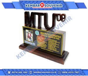 Model Piala Akrilik DPRD Kabupaten Tambrauw