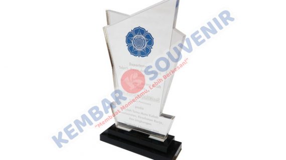 Contoh Piala Dari Akrilik Pemerintah Kabupaten Sampang